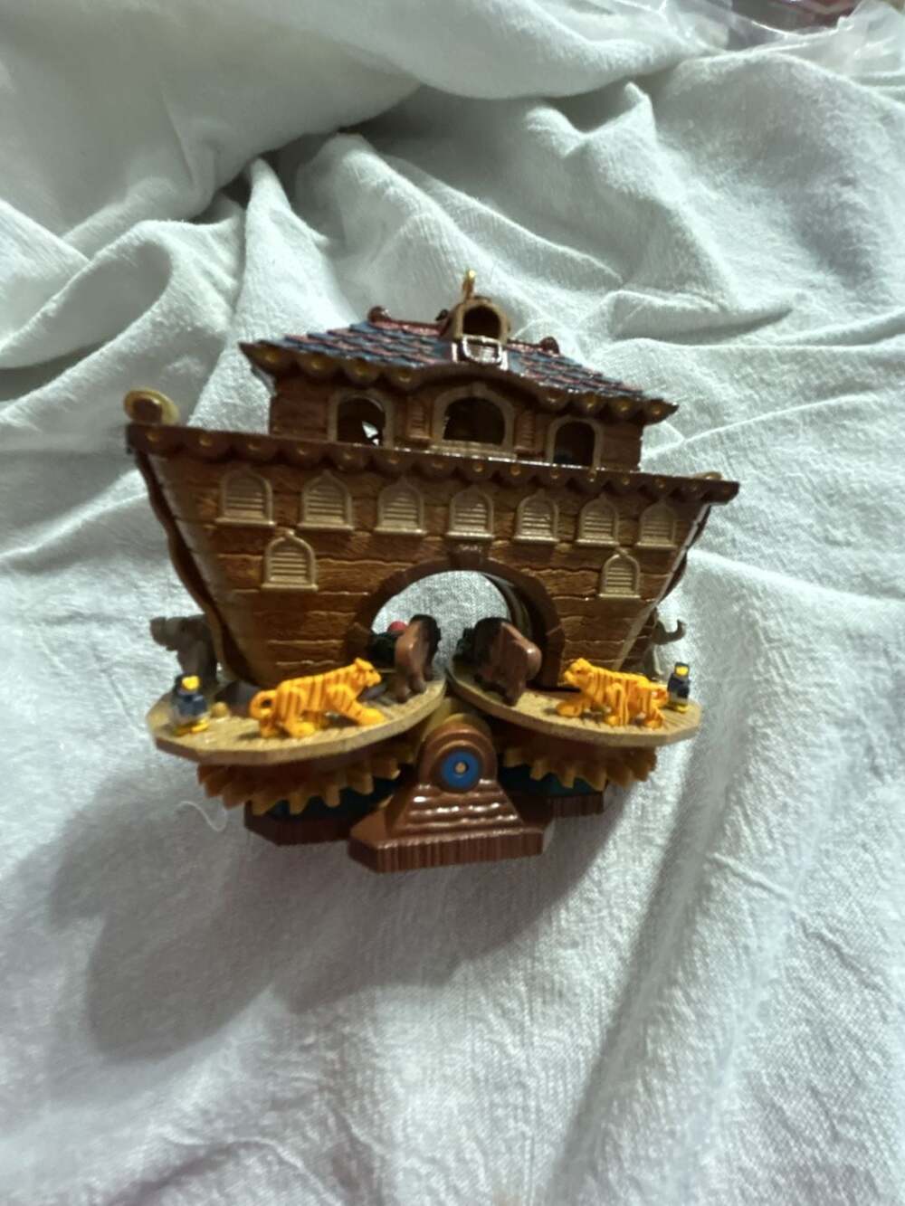 2006 Hallmark Keepsake Noah's Ark Magic Motion Ornament